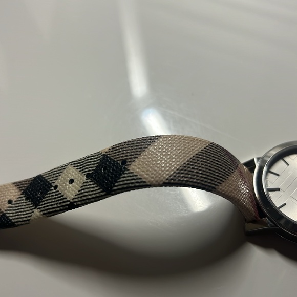 Burberry Watch - Picture 12 of 12